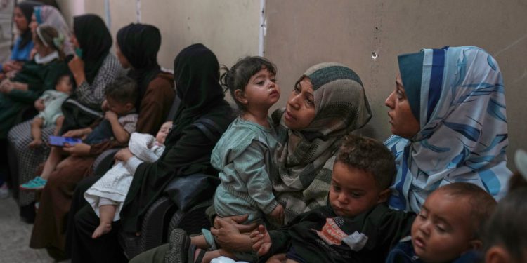 Najnovija ažuriranja Izrael-Gaza: Velika Britanija za evakuaciju djece bez obzira na hitno liječenje NHS-a nakon što je Hamas objavio videozapise omamljenog izraelskog talaca