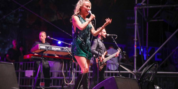 Nastavlja se program kulturno-glazbenih manifestacija „Ulicama našeg Grada“ i „Ljetne priredbe u turističkim mjestima, a stiže Maja Šuput