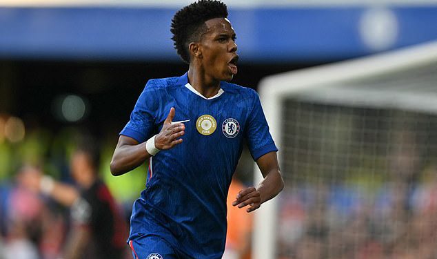 Navijači Chelseaja Fire Upozorenje na ostatak Premier lige nakon debija Estevaa “Nevjerojatno” nakon što je Wonderkid pomogao Bluesu da dominantno pobjedi nad Bayerom Leverkusenom