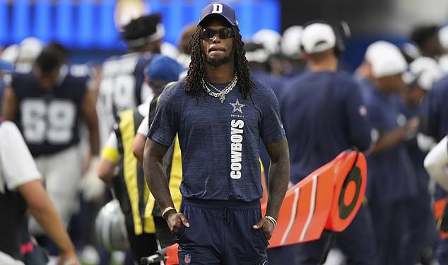 Neaktivni kauboji zvijezda Ceedee Lamb je izravnan od strane službenika, dok nesvjesno luta po strani