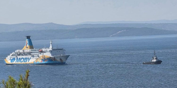 Nema radova na brodu s azbestom, čekamo rezultate ispitivanja zraka