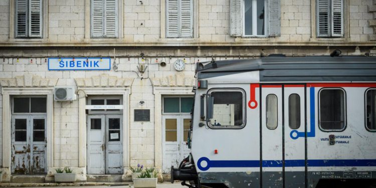 Neorganiziranost i kaos: ‘Pogledajte kako zemlja članica EU u 21. stoljeću dočekuje svoje goste koji dolaze u Dalmaciju’