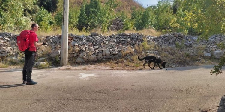 Nestalog muškarca u trogirskom zaleđu tražili dronova i potražnim psom. Pronađen u vidno zbunjenom stanju