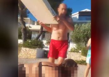 Nevjerojatne scene s plaže dalmatinskog otoka, poznati direktor prijetio ženama da će im baciti mobitel u more. “Tjerao nas je s plaže, i govorio da je to njegovo”