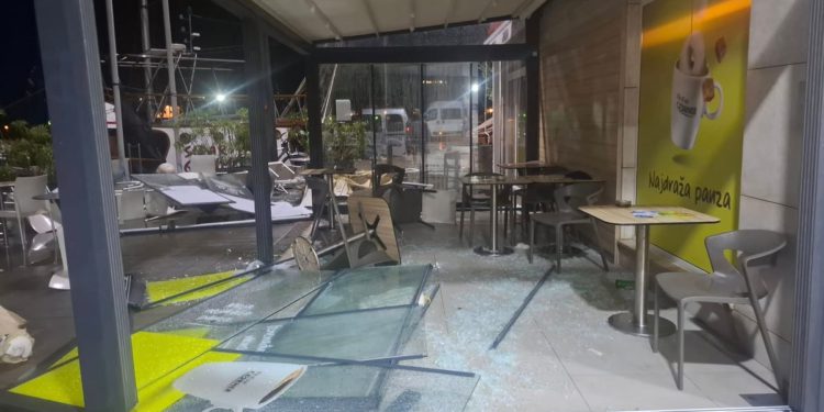 Nevrijeme sinoć pogodilo Umag i napravilo štetu