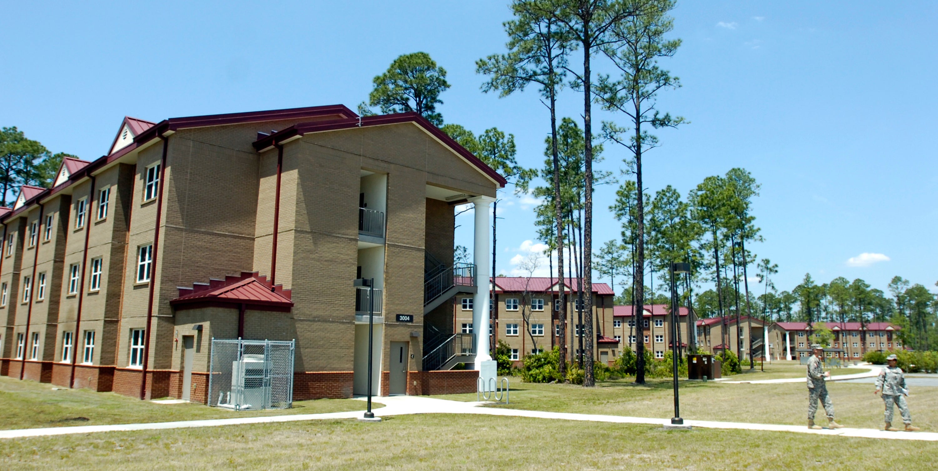 Smješten oko 40 milja jugozapadno od Savanne, Fort Stewart je najveća vojska baza istočno od rijeke Mississippi, a mjesto se protezalo oko 39 milja preko istoka prema zapadu, a 19 milja od sjevera do juga.
