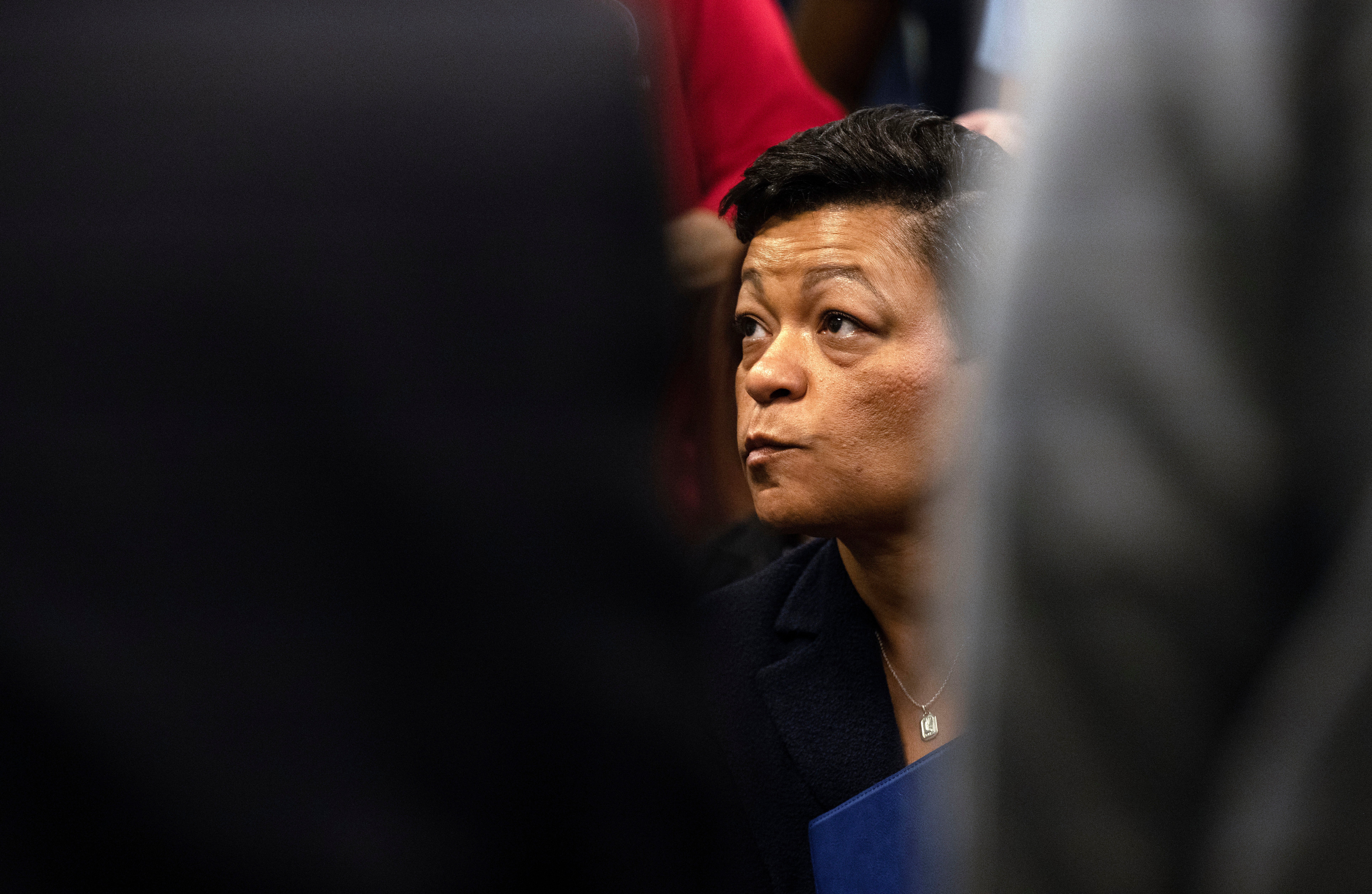 Gradonačelnica New Orleansa Latoya Cantrell optužila je savezni veliki porota u slučaju korupcije koja tvrdi da je nosila neprimjeren odnos s tjelohraniteljem koji financira porez i koristi gradski novac za svoje datume. Optužena je za zavjeru da počini prijevaru u žičama, zavjeru za ometanje pravde i davanje lažnih izjava i lažne deklaracije pred velikom porotom