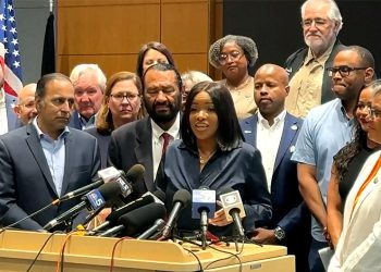 Newsom zavjetuje “vatra s vatrom” odgovor na borbu za preraspodjelu u Teksasu