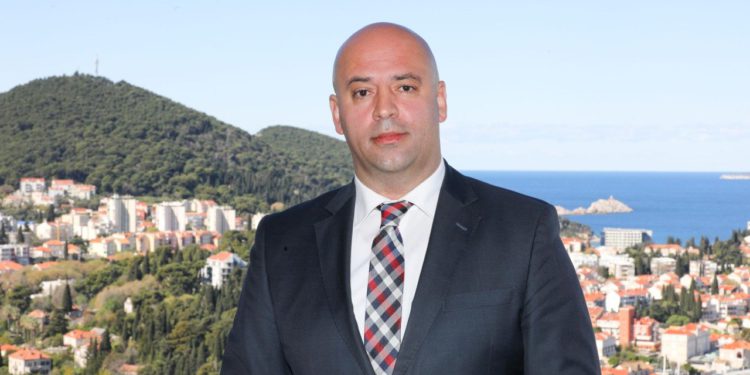 Nezavisni sindikat Aerodroma Crne Gore podnio kaznenu prijavu protiv Roka Tolića i Ivana Rakočevića zbog ugrožavanja sigurnosti zračnog prometa