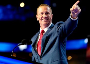 Nova knjiga senatora Eric Schmitta detaljno opisuje potencijalni nacrt za pobijediti demokrate na sudu