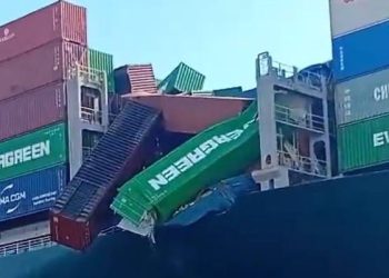 ODE TERET Valovi porušili kontejnere s broda