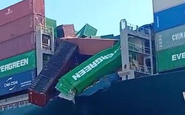 ODE TERET Valovi porušili kontejnere s broda