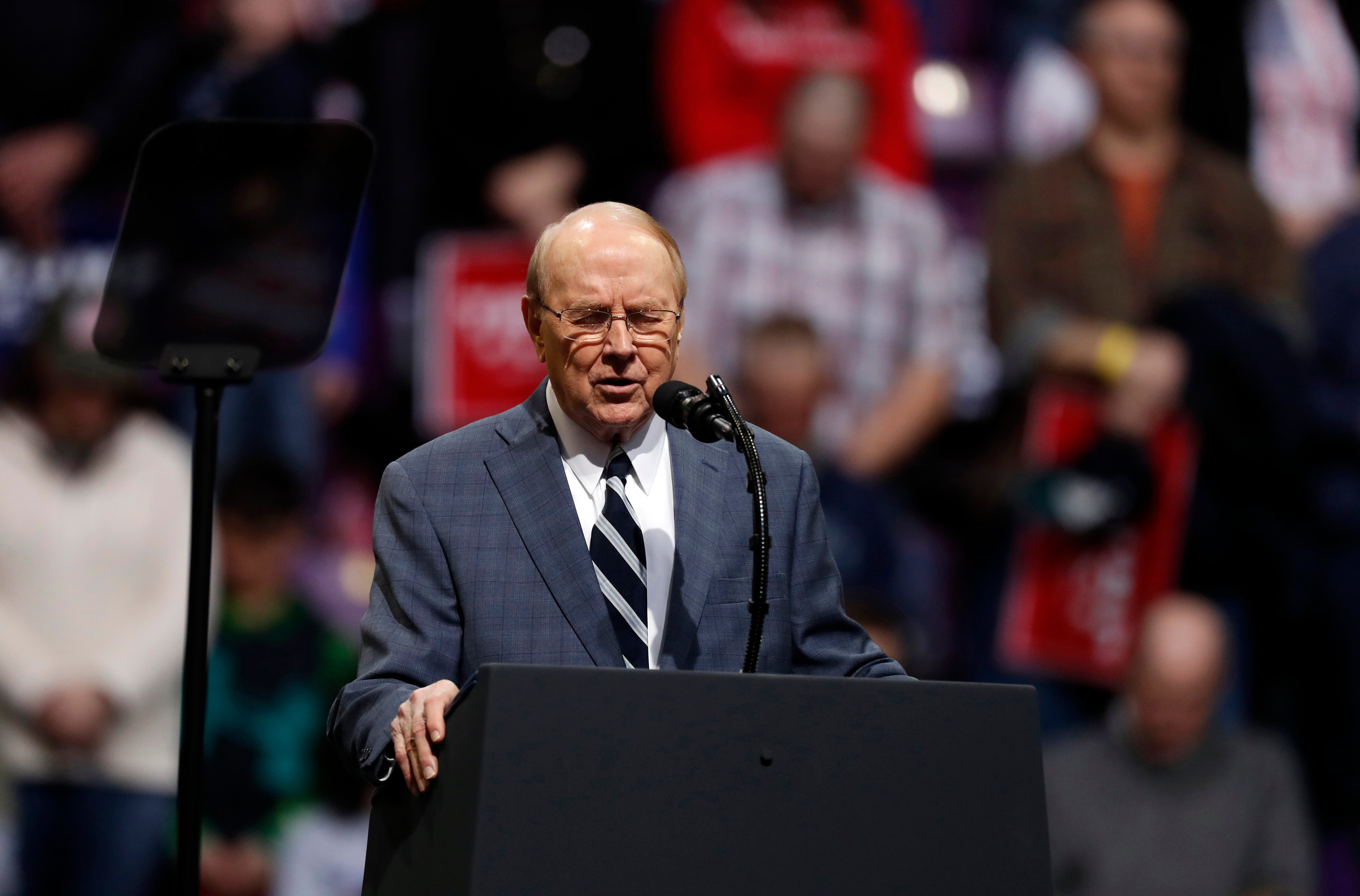 James Dobson, utjecajni kršćanski vođa koji je jednom služio u savjetodavnom odboru za predsjednika Donalda Trumpa, umro je u četvrtak. Imao je 89 godina.