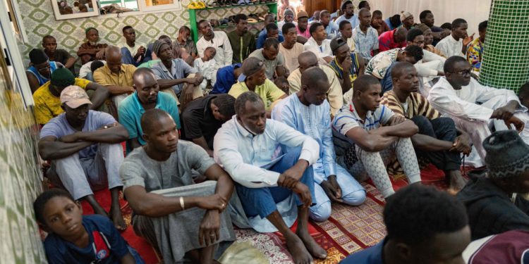 Obući muškarce “Škole za muževe” kako bi pomogli u kućanskim poslovima