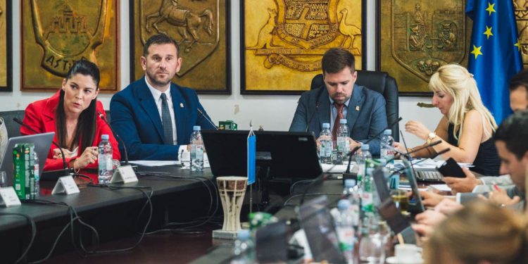 Odluka je službena. Ovi iznosi stižu na račune splitskih političkih stranaka. HDZ i Centar dobivaju najviše, mostova koalicija najmanje…