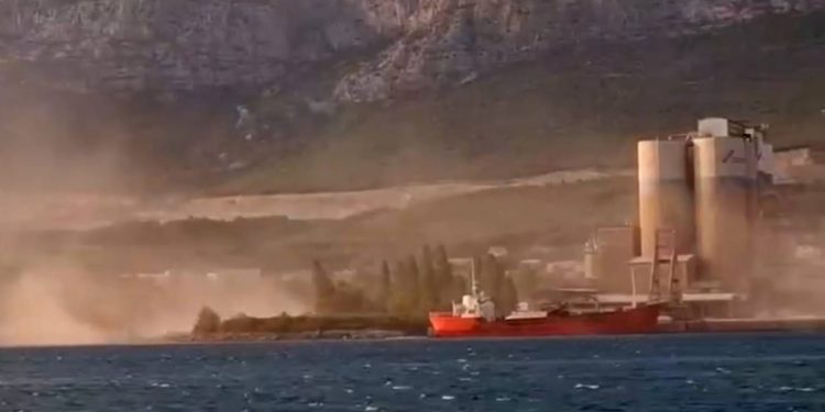 Opasnije od azbestnih ploča su čestice koje raznosi vjetar s druge strane Kaštelanskog zaljeva!