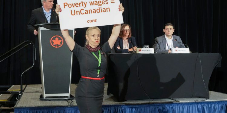 Osoblje Air Canada odbija vladin nalog za posao s planovima za ponovno pokretanje letova sada u riziku