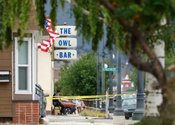 Osumnjičeni u kobnoj pucanju četvorice u baru Montana mogao bi se vratiti u grad, upozoravaju vlasti