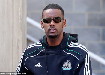 Otkriveno: Pravi razlog zašto se Alexander Isak iselio iz svoje luksuzne kuće u Newcastleu od 7000 funti po mjesecu dok napadač gura na Liverpool Move