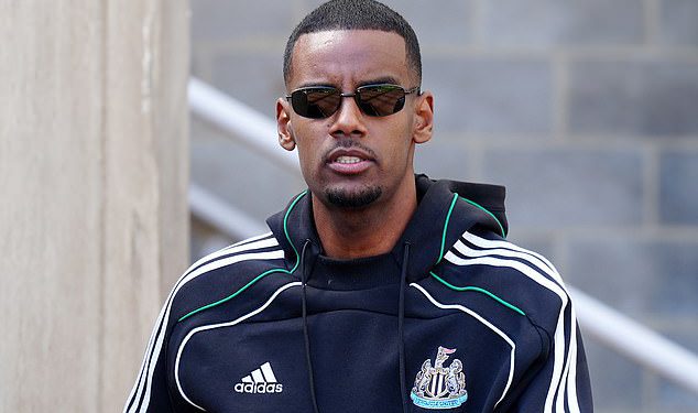 Otkriveno: Pravi razlog zašto se Alexander Isak iselio iz svoje luksuzne kuće u Newcastleu od 7000 funti po mjesecu dok napadač gura na Liverpool Move