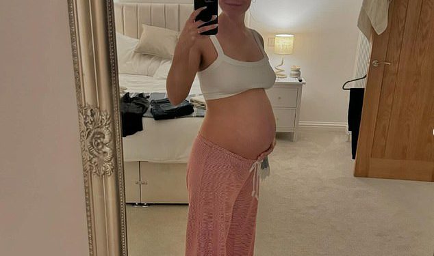 Outlander zvijezda Nell Hudson otkriva da je porođaj ostavio ‘Slomljeno u dva’ dok dijeli grafičku bolnicu Snap nakon što je dočekala djevojčicu s Maxom Kingom