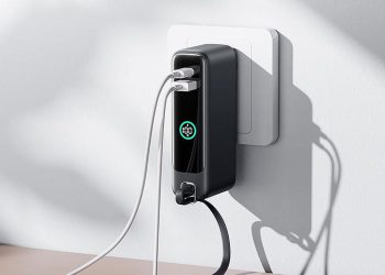 Ova Iniu 10.000mAh Power Bank ne treba zidni punjač jer ima ugrađeni utikač