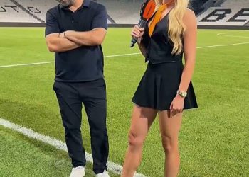 Oženjeni nespretni intervjui za nogometnog menadžera postaju virusni jer očajnički pokušava izbjeći kontakt očima s zapanjujućim novinarom