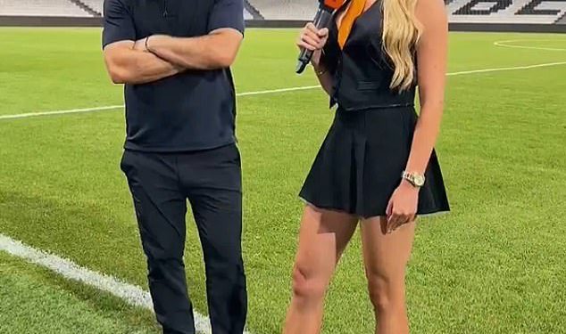 Oženjeni nespretni intervjui za nogometnog menadžera postaju virusni jer očajnički pokušava izbjeći kontakt očima s zapanjujućim novinarom