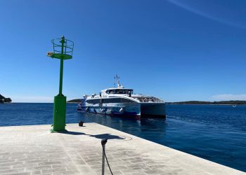 PILOT PROJEKT Povlašteni prijevoz katamaranom za Hvarane s otočkom iskaznicom