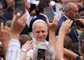 Papa Leo poziva lokalne beskućnike na ručak u ljetnoj vili