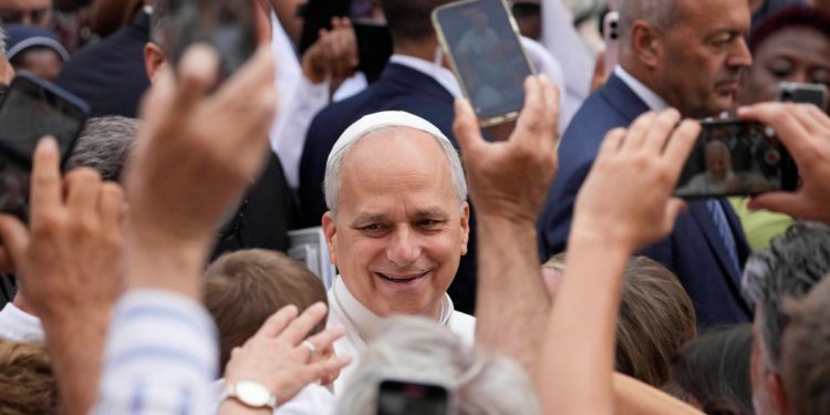 Papa Leo poziva lokalne beskućnike na ručak u ljetnoj vili