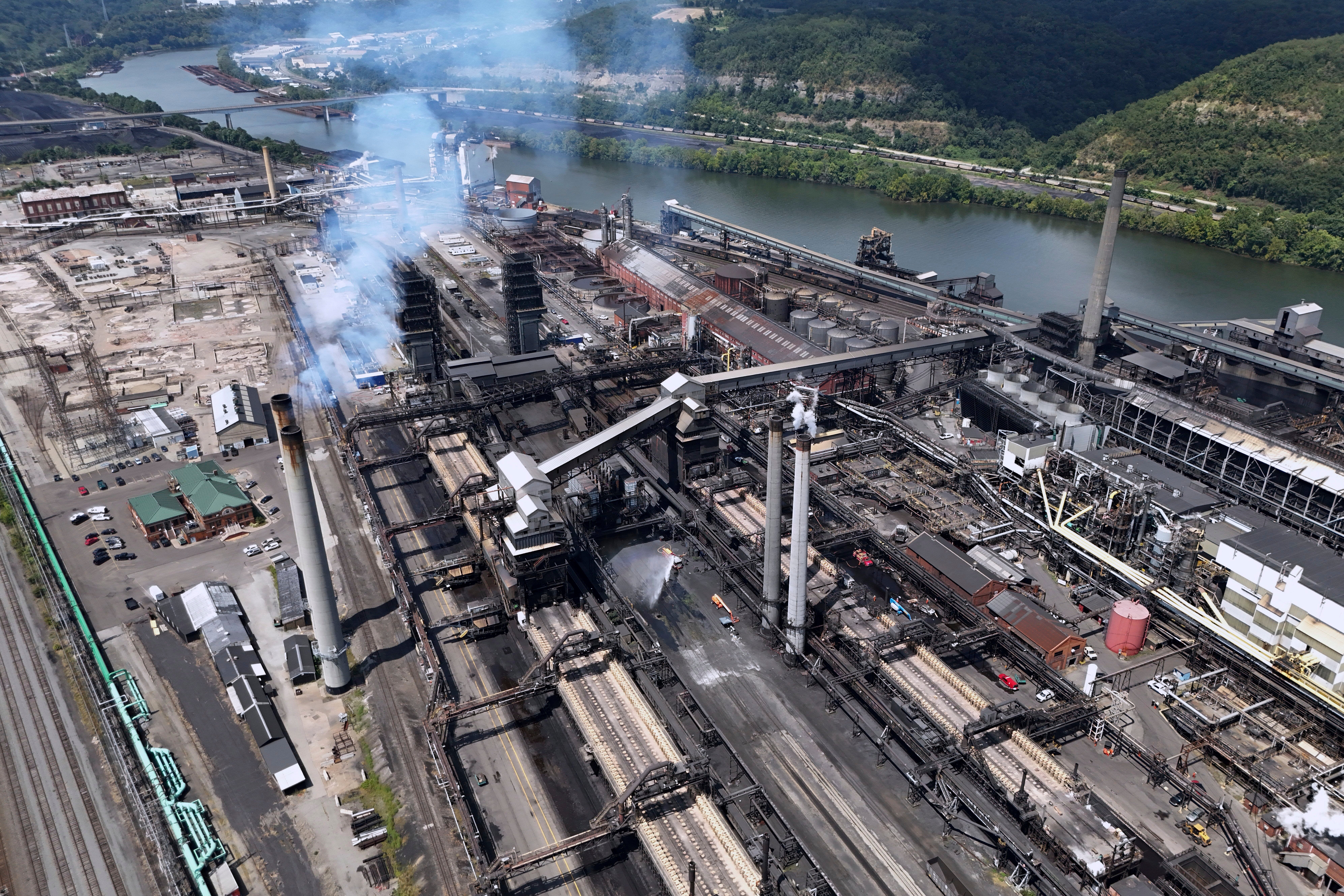 Jedna od žrtava ubijenih u eksploziji u američkoj tvornici Clairton Coke Works u blizini Pittsburgh -a u Pennsylvaniji identificirana je kao otac troje djece koja je radila u objektu, navodi se u izvješću.
