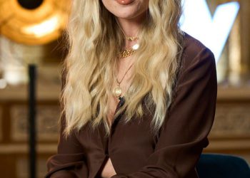 Perrie Edwards otkriva da je izbjegla ‘toksičnu’ vezu zbog koje je mislila da ‘nije htjela nikoga upoznati’ prije nego što je upoznala njezinu zaručnicu Alex Alex Oxlade-Chamberlain