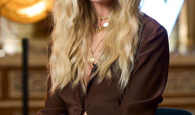 Perrie Edwards otkriva da je izbjegla ‘toksičnu’ vezu zbog koje je mislila da ‘nije htjela nikoga upoznati’ prije nego što je upoznala njezinu zaručnicu Alex Alex Oxlade-Chamberlain