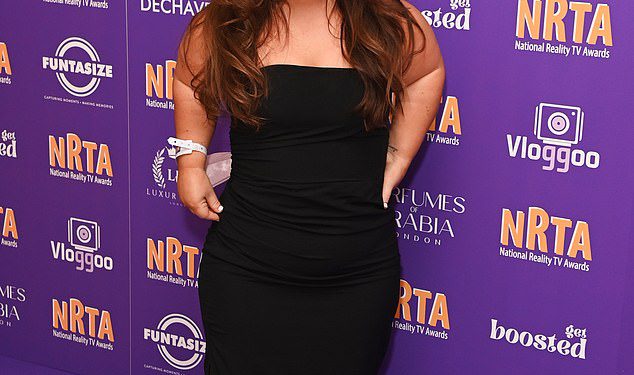 Pobjednica izdajnika Meryl Williams razbija tišinu na svađi sa suigrač Maddy Smedley