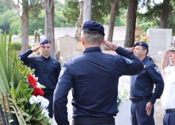 Počast poginulima povodom Dana pobjede: Vijenci položeni na Boninovu i Vjetrenom mlinu