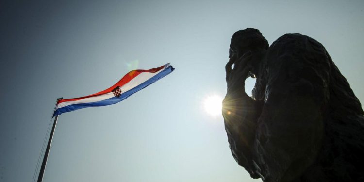 Počela proslava 30. godišnjice VRO “Oluja”: u Knin stigli građani i građanke iz cijele zemlje