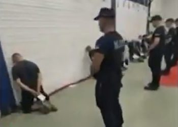 Pogledajte što policija radi uhićenima u Srbiji, javnost zgrožena: ‘Klečat će i Dačić i Vučić’