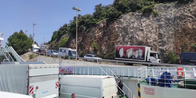 Pojačan promet u smjeru Jadrana, u turističkim mjestima i trajektnim lukama