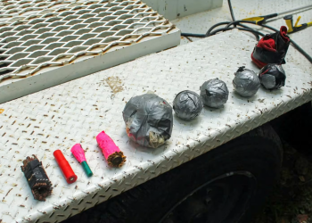 Policajci pronalaze trup neeksplodiranih IED -ova kod kuće Tennessee Man optuženog za prijetnje dužnosnicima