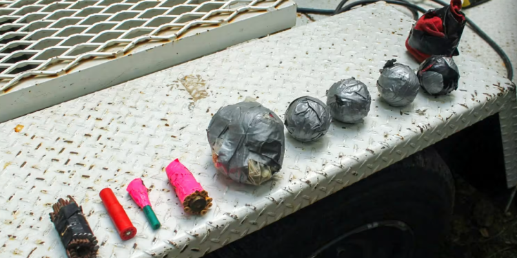 Policajci pronalaze trup neeksplodiranih IED -ova kod kuće Tennessee Man optuženog za prijetnje dužnosnicima