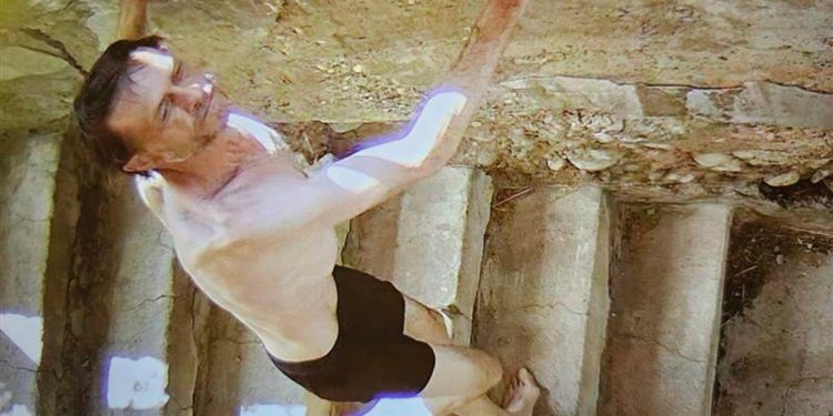 Policija objavljuje novu sliku osumnjičenog u pucanju u montani, dok se pretraga kreće u planine