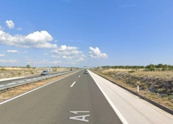 Poljak na A1 kod Vodica prevrnuo auto na krov