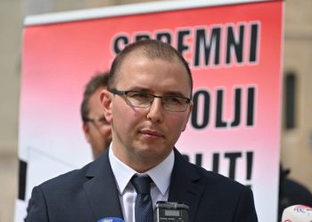 Popović iz HSP-a pitao Šutu je li spreman podržati organizaciju prijevoza onkoloških pacijenata u KBC Split. Evo što mu je na to odgovorio gradonačelnik