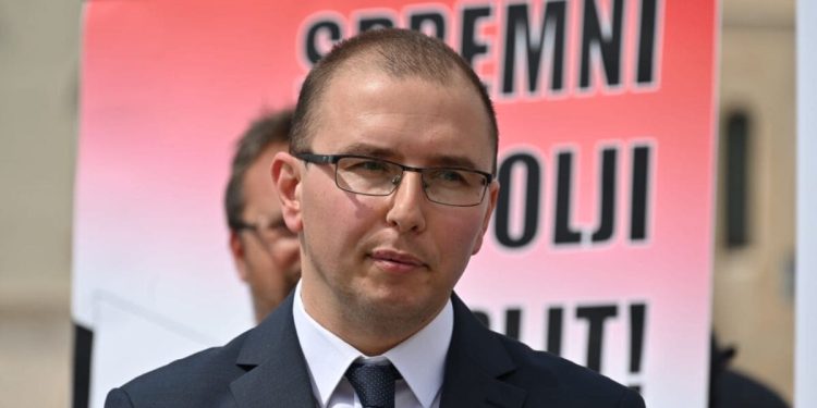 Popović iz HSP-a pitao Šutu je li spreman podržati organizaciju prijevoza onkoloških pacijenata u KBC Split. Evo što mu je na to odgovorio gradonačelnik