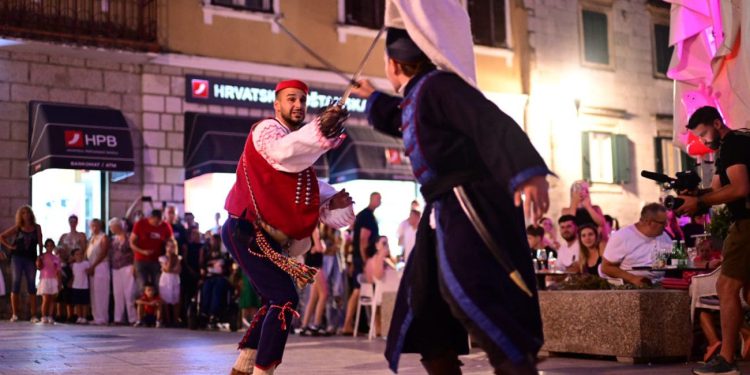 Povijesno scenski spektakl “Opsada Sinja 1715.” održan u Sinju