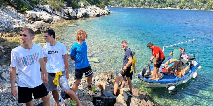 Poznati svećenik uputio apel za kupnjom barke u programu za mlade na otoku Mljetu
