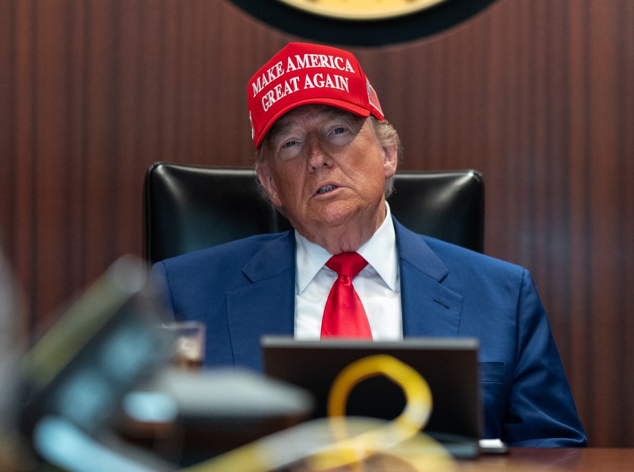 Trump u situacijskoj sobi Bijele kuće prije nego što se obratio novinarima o bombardiranju tri iranska nuklearna mjesta