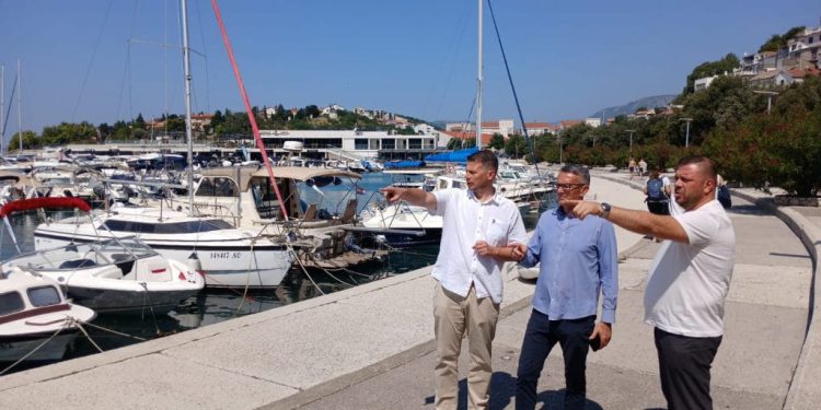 Primorsko-goranski župan obišao Lučku upravu i Dom zdravlja u Novom Vinodolskom