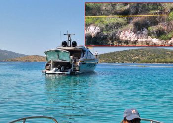 Privezali jahtu za obje obale hvarske uvale: “Morali smo se provlačiti ispod konopa